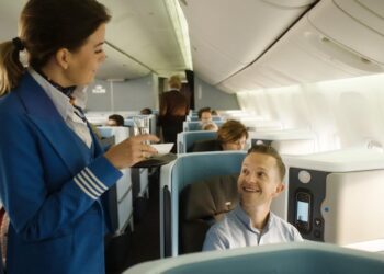 KLM introduces new world business class seats in the B777-300/200