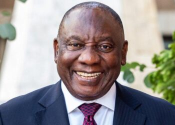 Pioneering South African politician dies aged 65